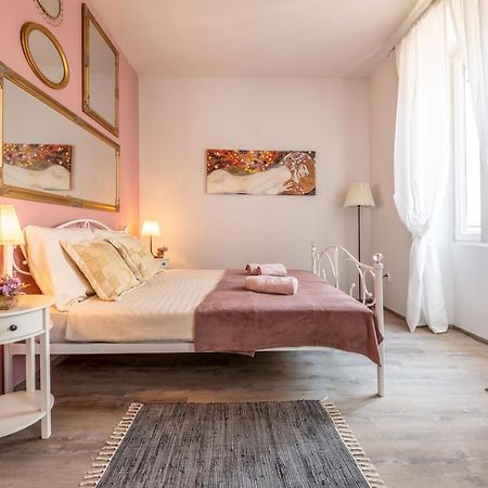 Old City Romantic Studios 4 With Free Private Parking Pula Exterior foto