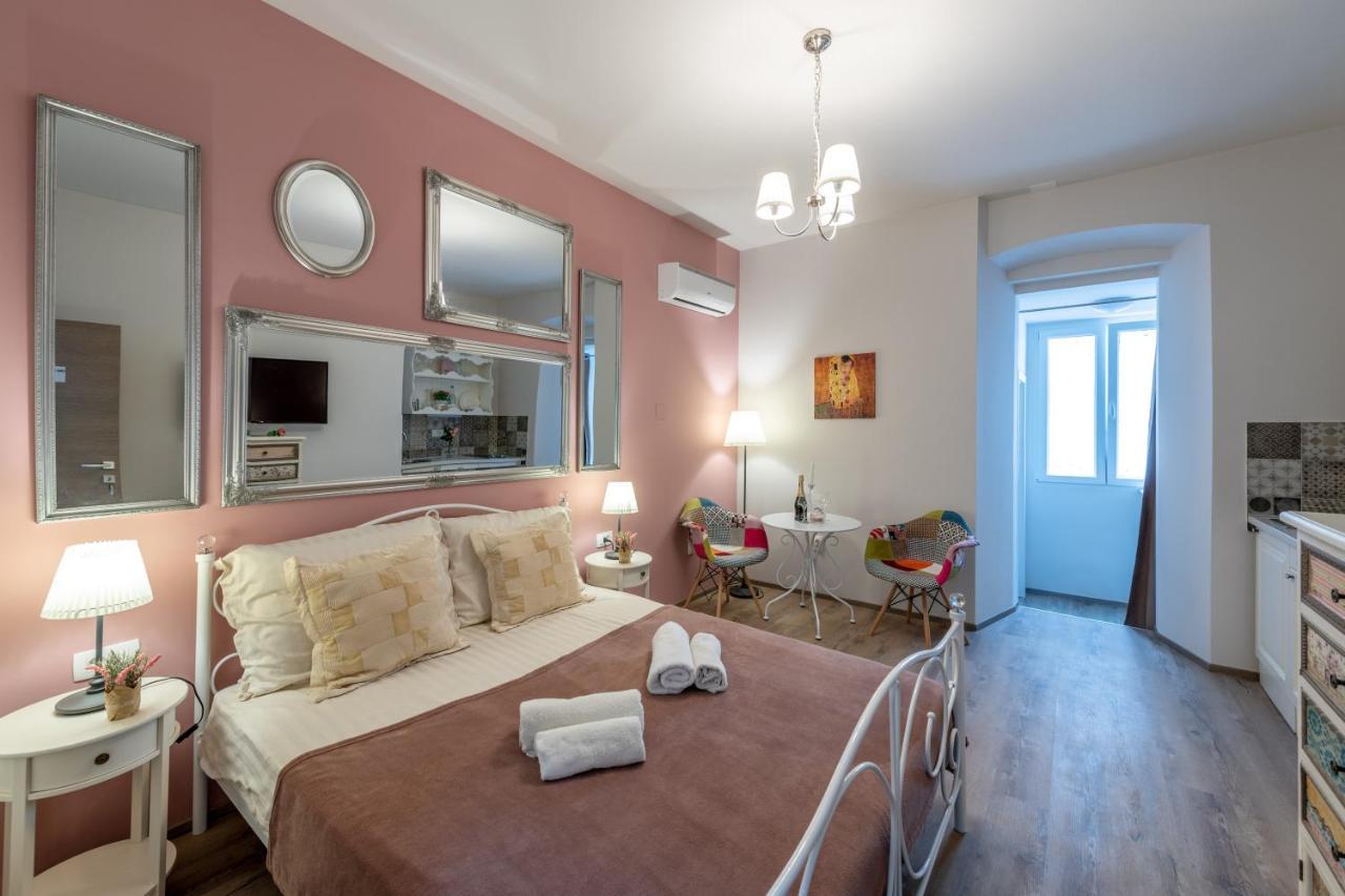 Old City Romantic Studios 4 With Free Private Parking Pula Exterior foto