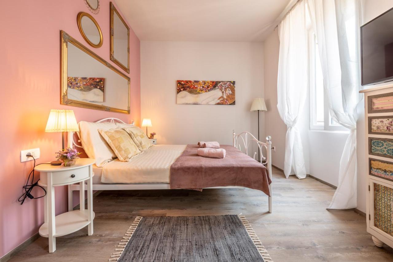 Old City Romantic Studios 4 With Free Private Parking Pula Exterior foto
