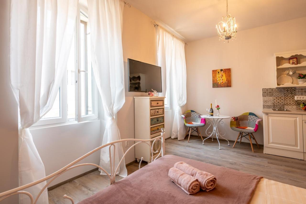 Old City Romantic Studios 4 With Free Private Parking Pula Exterior foto